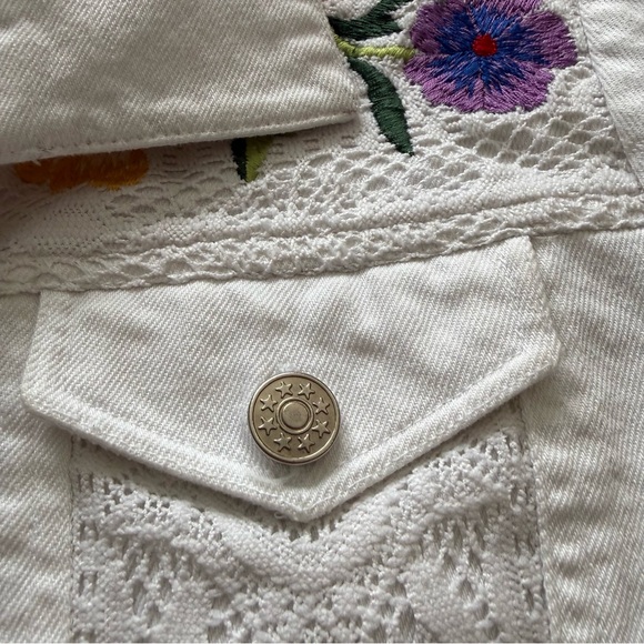 Boston Proper White Floral Embroidered Denim Jacket Size M Boho Cottagecore - Picture 5 of 8